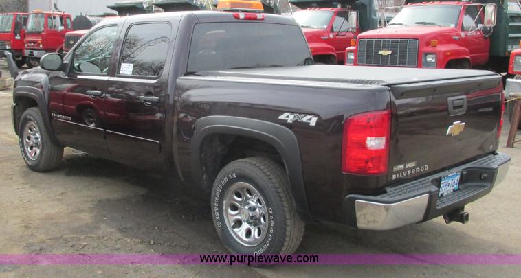image for item J1792 2008 Chevrolet Silverado 1500 Crew Cab pickup truck