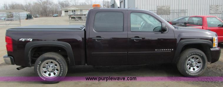 image for item J1792 2008 Chevrolet Silverado 1500 Crew Cab pickup truck