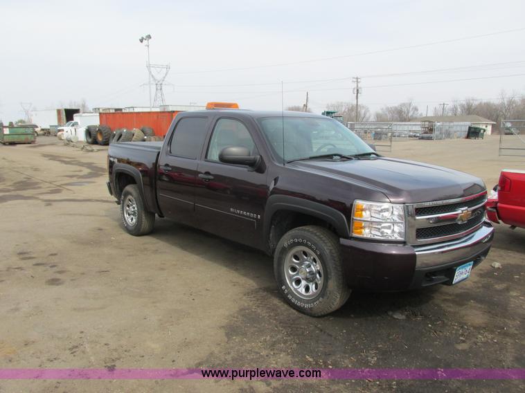 image for item J1792 2008 Chevrolet Silverado 1500 Crew Cab pickup truck