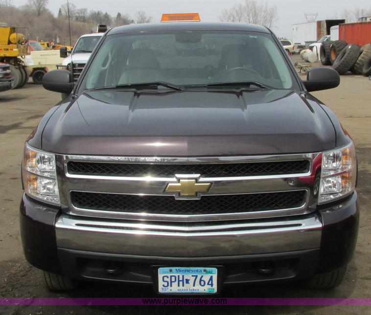 image for item J1792 2008 Chevrolet Silverado 1500 Crew Cab pickup truck