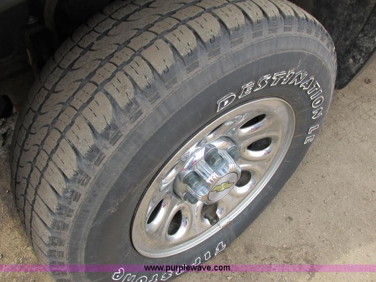 image for item J1792 2008 Chevrolet Silverado 1500 Crew Cab pickup truck