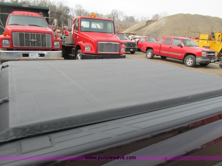 image for item J1792 2008 Chevrolet Silverado 1500 Crew Cab pickup truck