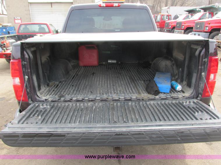image for item J1792 2008 Chevrolet Silverado 1500 Crew Cab pickup truck