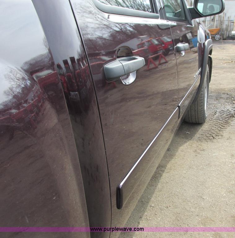 image for item J1792 2008 Chevrolet Silverado 1500 Crew Cab pickup truck