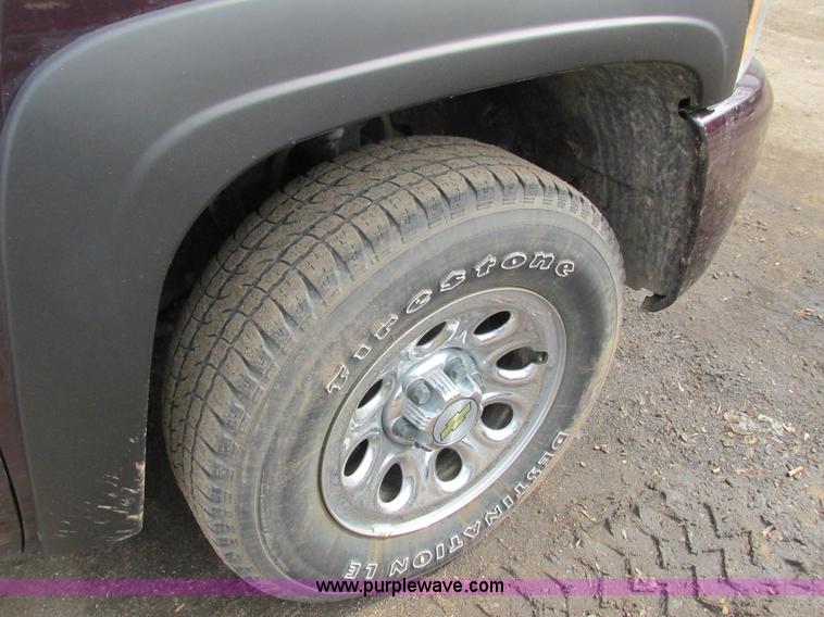 image for item J1792 2008 Chevrolet Silverado 1500 Crew Cab pickup truck