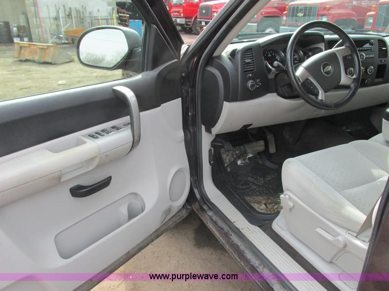 image for item J1792 2008 Chevrolet Silverado 1500 Crew Cab pickup truck