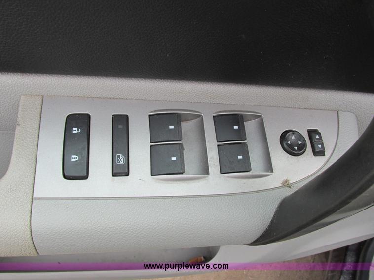 image for item J1792 2008 Chevrolet Silverado 1500 Crew Cab pickup truck