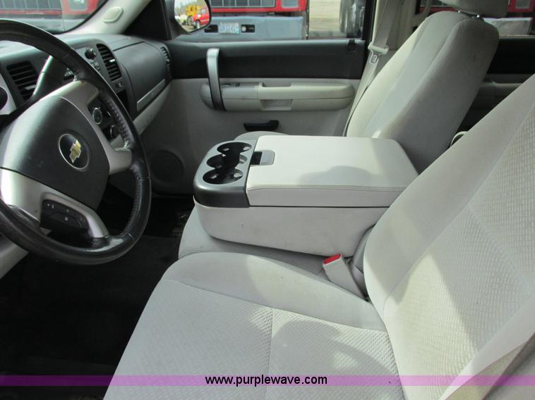 image for item J1792 2008 Chevrolet Silverado 1500 Crew Cab pickup truck