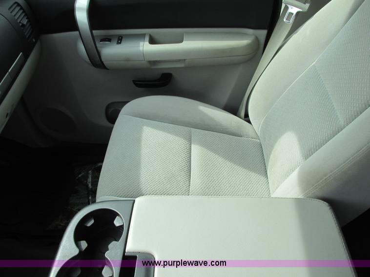 image for item J1792 2008 Chevrolet Silverado 1500 Crew Cab pickup truck