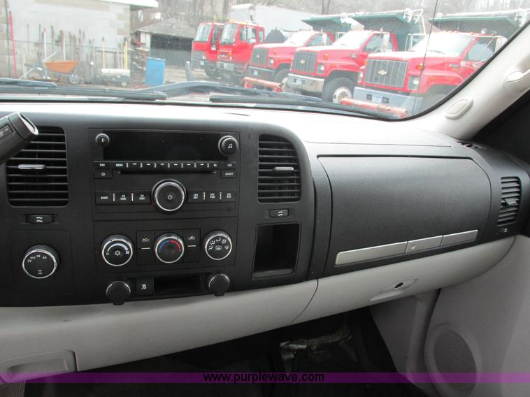 image for item J1792 2008 Chevrolet Silverado 1500 Crew Cab pickup truck