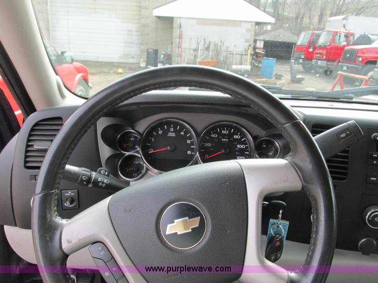 image for item J1792 2008 Chevrolet Silverado 1500 Crew Cab pickup truck
