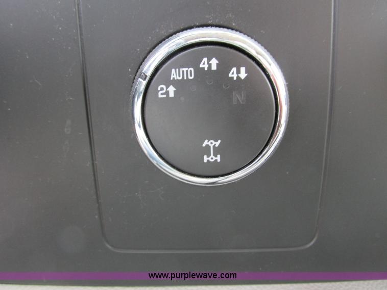 image for item J1792 2008 Chevrolet Silverado 1500 Crew Cab pickup truck