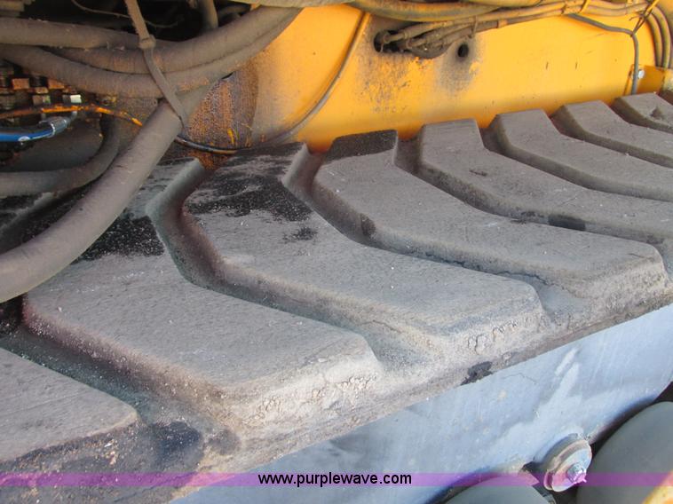 image for item J1809 1998 Blaw Knox PF-5510 asphalt paver