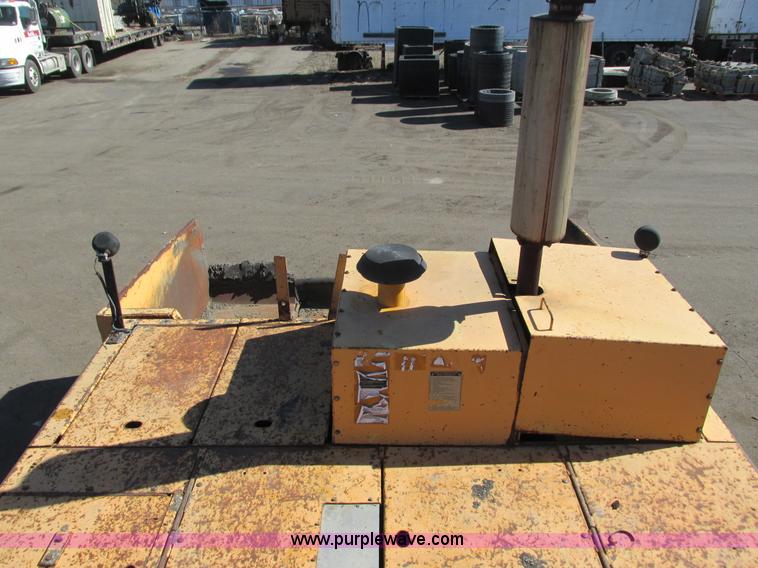 image for item J1809 1998 Blaw Knox PF-5510 asphalt paver