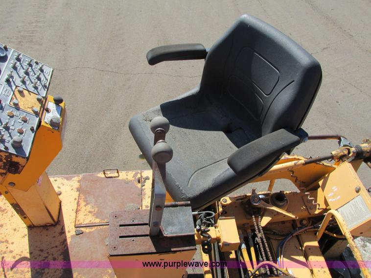 image for item J1809 1998 Blaw Knox PF-5510 asphalt paver