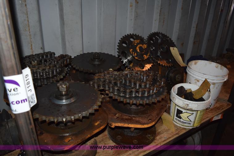 image for item J1819 Case 1845C hydraulic drive motors