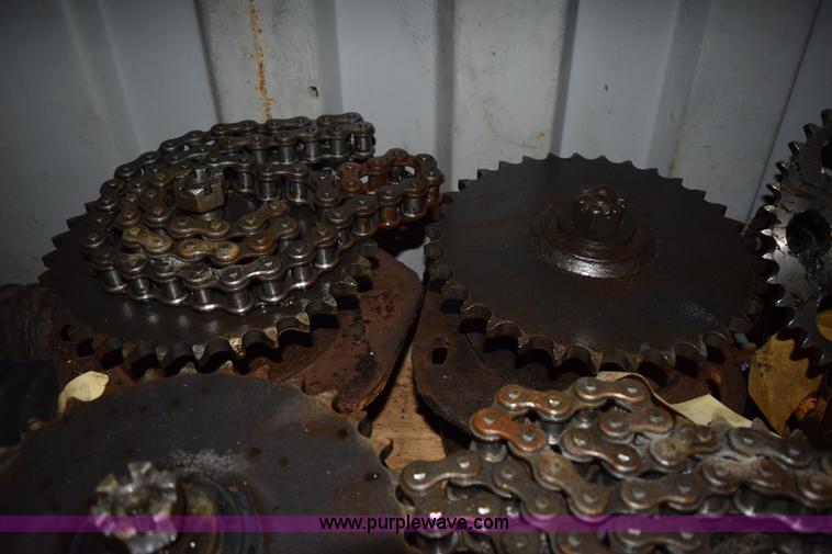 image for item J1819 Case 1845C hydraulic drive motors