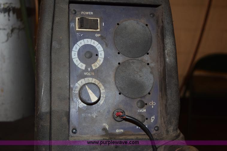 image for item J1887 Hobart Fabstar 4030 wire welder