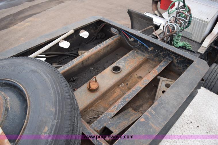 image for item J1943 2000 Specialized XL 110 HDG lowboy trailer