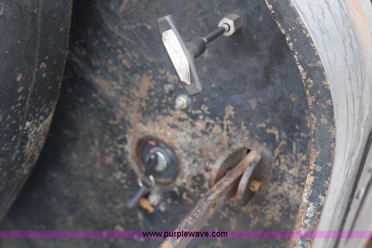 image for item J1943 2000 Specialized XL 110 HDG lowboy trailer