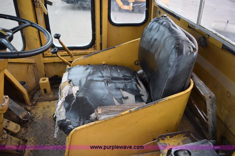 image for item J1945 1968 Caterpillar 950 wheel loader