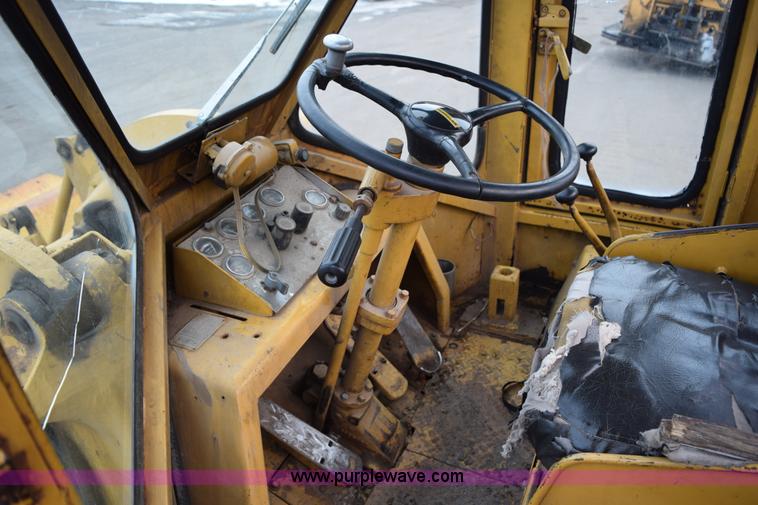 image for item J1945 1968 Caterpillar 950 wheel loader