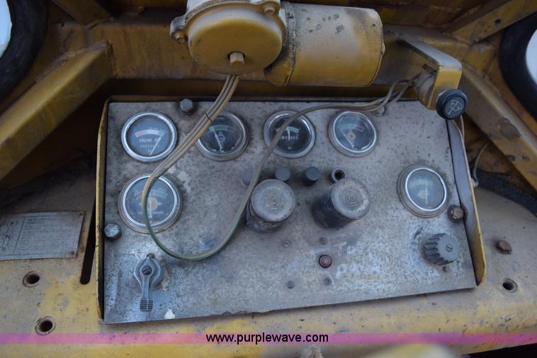 image for item J1945 1968 Caterpillar 950 wheel loader