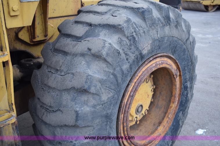 image for item J1945 1968 Caterpillar 950 wheel loader