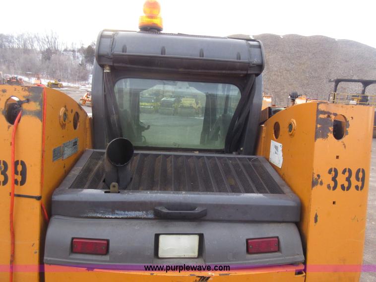 image for item J1946 2004 Case 440 skid steer