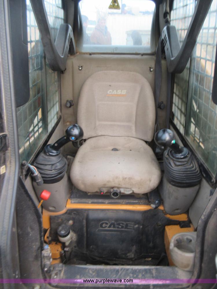 image for item J1946 2004 Case 440 skid steer