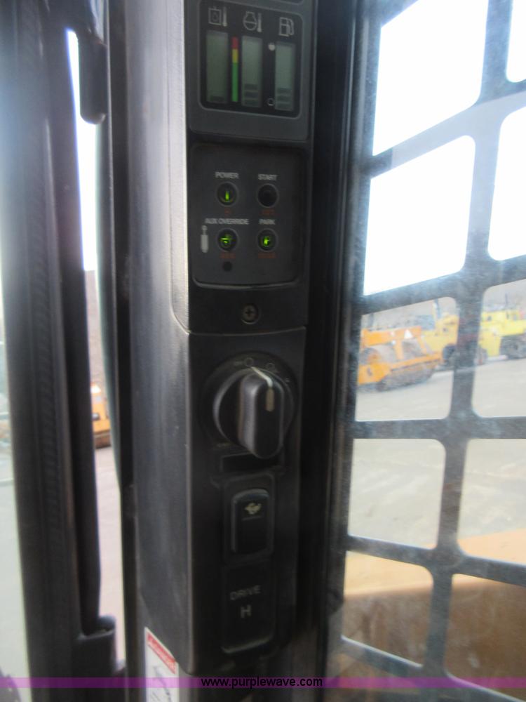 image for item J1946 2004 Case 440 skid steer