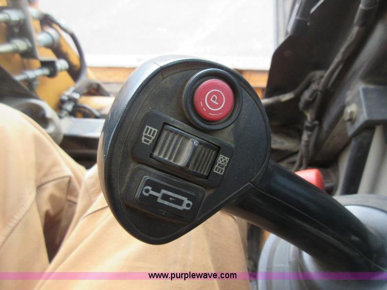 image for item J1946 2004 Case 440 skid steer