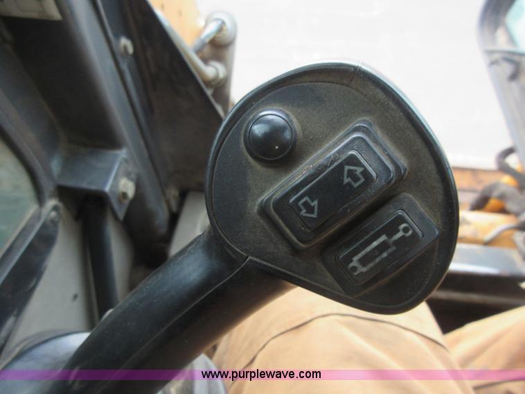 image for item J1946 2004 Case 440 skid steer