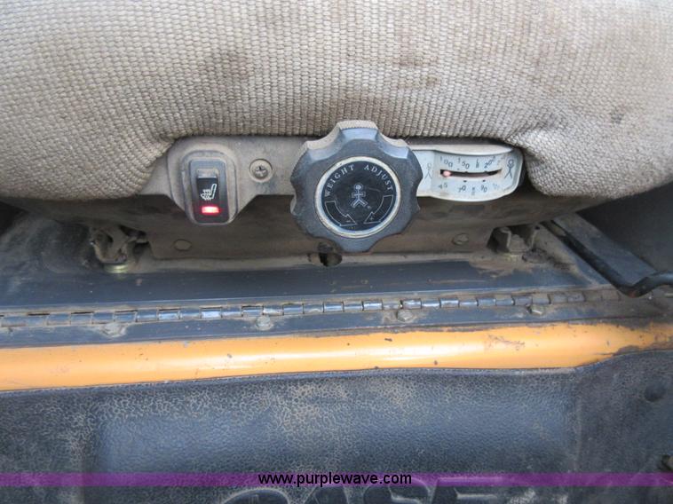 image for item J1946 2004 Case 440 skid steer