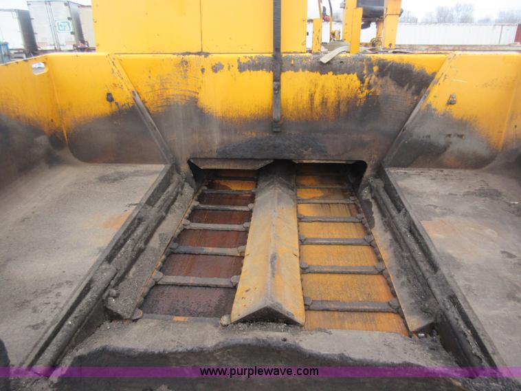 image for item J1947 2002 Blaw Knox PF-5510 asphalt paver