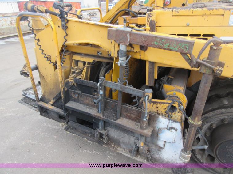 image for item J1947 2002 Blaw Knox PF-5510 asphalt paver