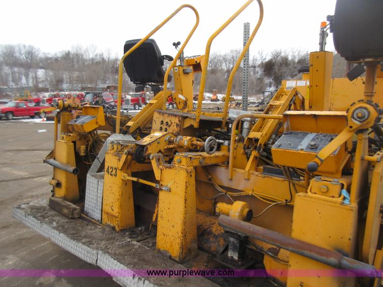 image for item J1947 2002 Blaw Knox PF-5510 asphalt paver