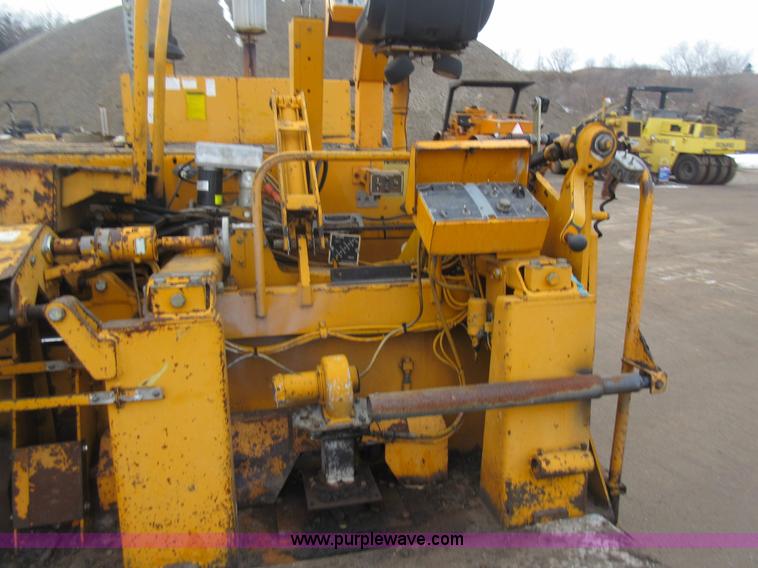 image for item J1947 2002 Blaw Knox PF-5510 asphalt paver
