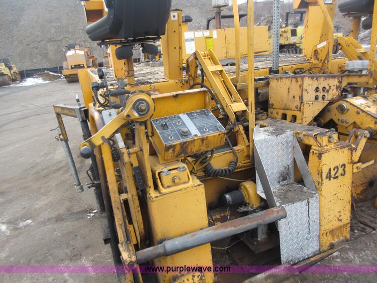 image for item J1947 2002 Blaw Knox PF-5510 asphalt paver