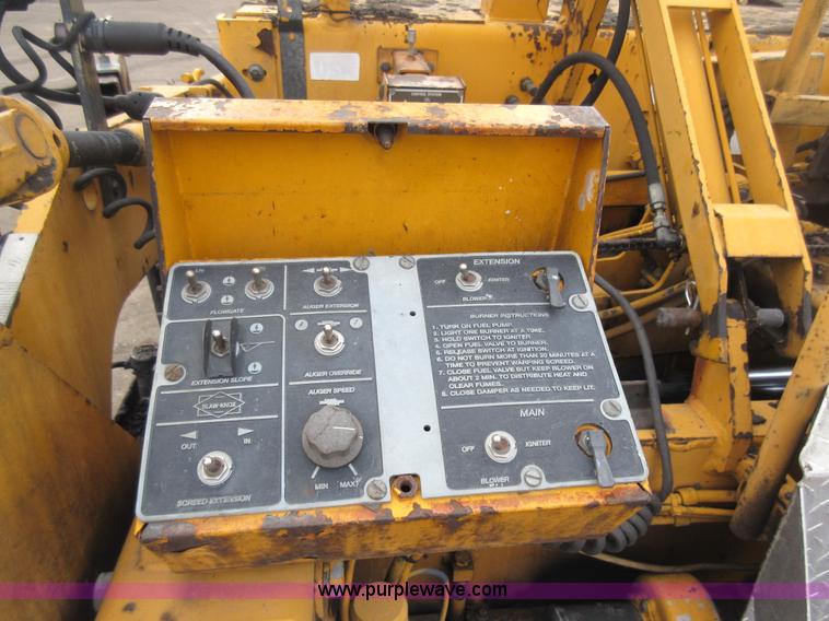 image for item J1947 2002 Blaw Knox PF-5510 asphalt paver