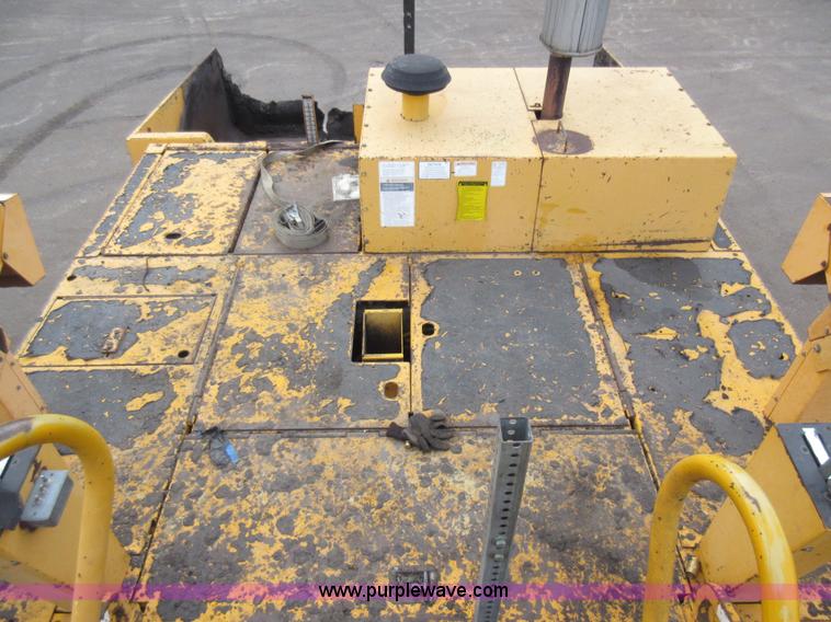 image for item J1947 2002 Blaw Knox PF-5510 asphalt paver
