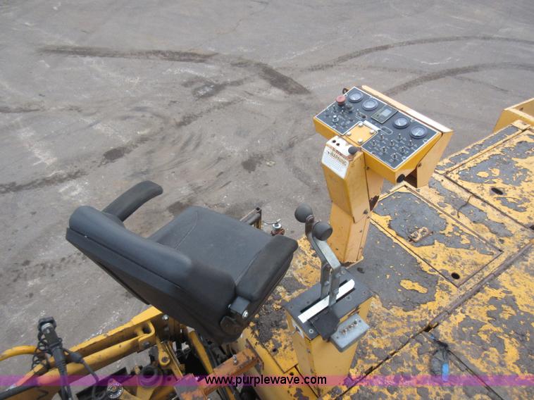 image for item J1947 2002 Blaw Knox PF-5510 asphalt paver