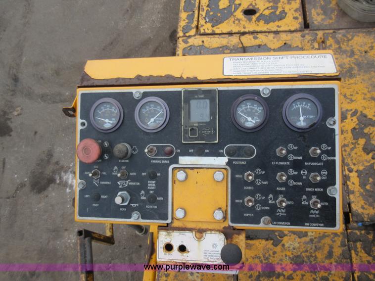 image for item J1947 2002 Blaw Knox PF-5510 asphalt paver