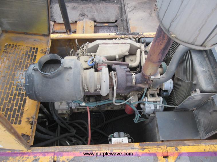 image for item J1947 2002 Blaw Knox PF-5510 asphalt paver