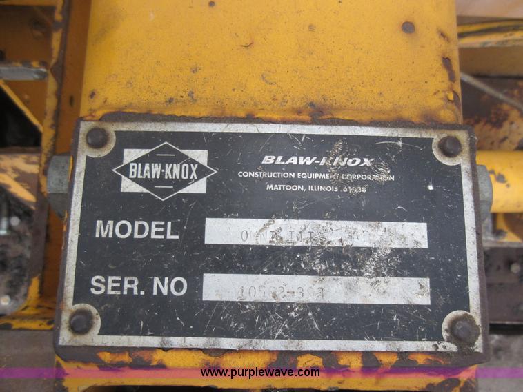 image for item J1947 2002 Blaw Knox PF-5510 asphalt paver
