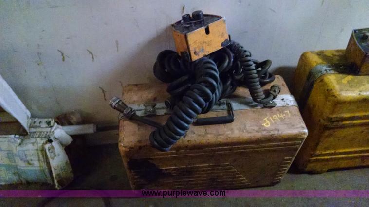 image for item J1947 2002 Blaw Knox PF-5510 asphalt paver