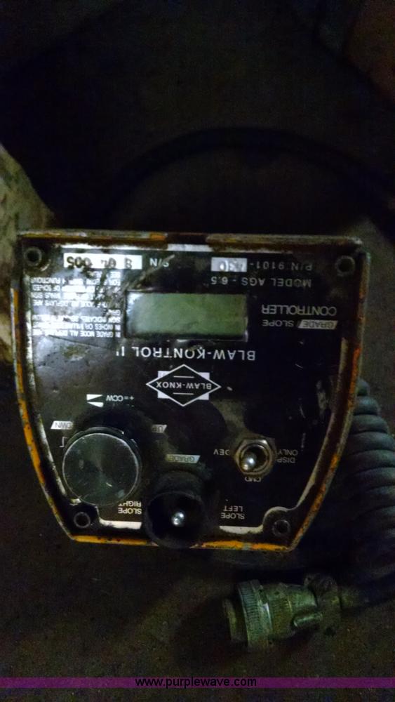 image for item J1947 2002 Blaw Knox PF-5510 asphalt paver