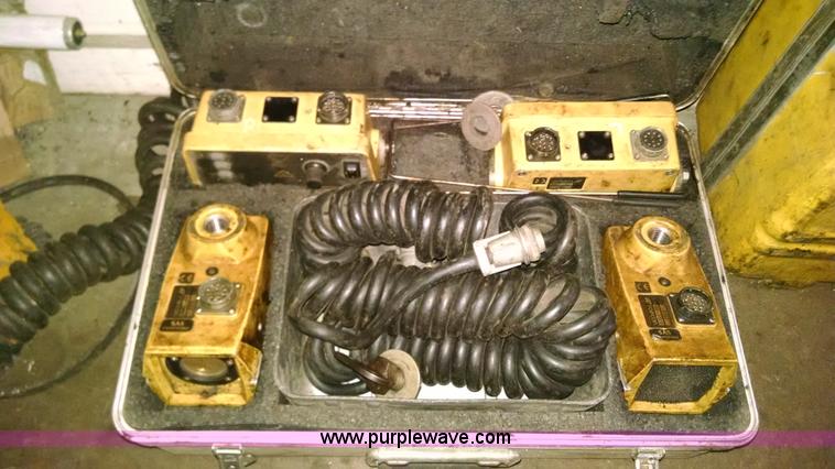 image for item J1947 2002 Blaw Knox PF-5510 asphalt paver