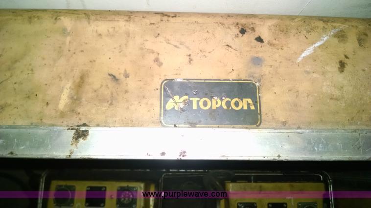 image for item J1947 2002 Blaw Knox PF-5510 asphalt paver