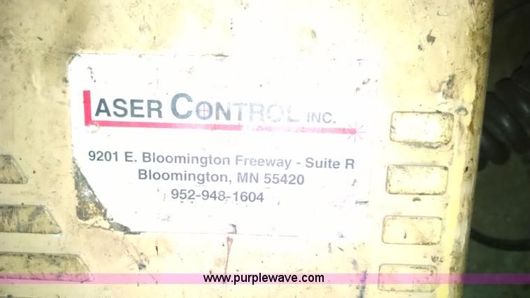 image for item J1947 2002 Blaw Knox PF-5510 asphalt paver